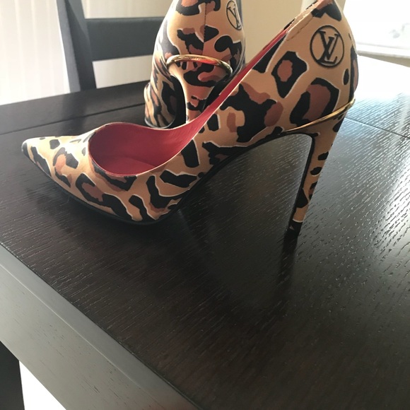 Louis Vuitton ladies leopard print pumps - Picture 1 of 2